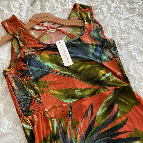 Soft Surrounding Fabiana Rouille Palms Hi
Low Jersey Ruffle Hem Dress - Picture 5 of 7